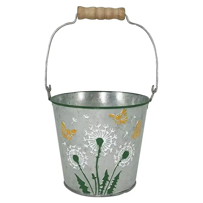 A.H.G. Übertopf mit Henkel - 1 l, Ø x H: 13 x 11,5 cm - Dekorativer Metalleimer mit Holzgriff, verziert mit zarten Löwenzahn- und Schmetterlingsmotiven, ideal für Garten und Zuhause.