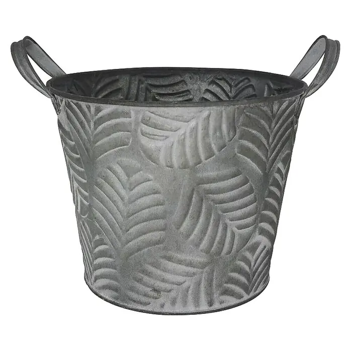 A.H.G. Übertopf Blätter - Ø x H: 19,5 x 15,5 cm, 3,1 l - Der dekorative Pflanzkübel mit einem geprägten Blätterdesign und praktischen Henkeln aus Metall verleiht jedem Raum einen Hauch von Vintage-Charme.
