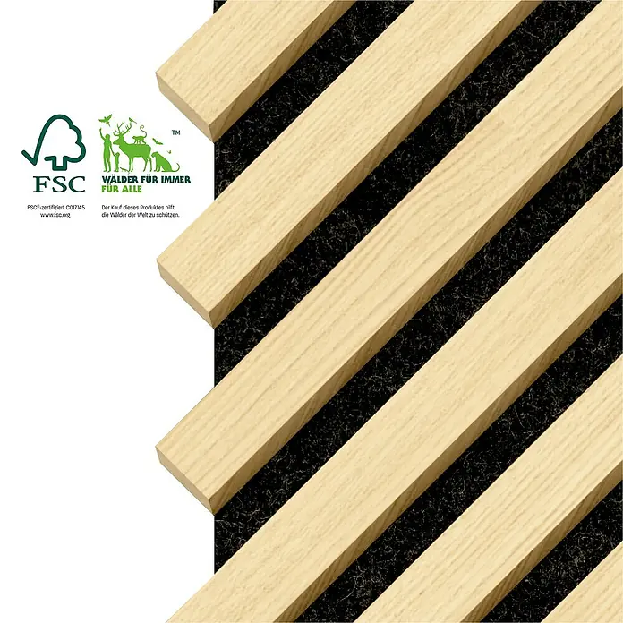 Sonido Akustikpaneel Herringbone - New Light Oak, L x B x S: 2.750 x 520 x 18 mm - Nahaufnahme einer Akustikplatte aus Holzlatten und Filz mit FSC-Siegel. Schallabsorbierendes Paneel für Wand- und Deckengestaltung.