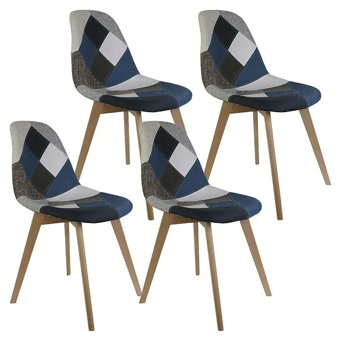 Home Deco Factory Silla Patchwork - Azul/Gris, 4 pzs. - Cuatro sillas patchwork con estructura de madera clara sobre un fondo negro. Las sillas mejoran cualquier comedor.