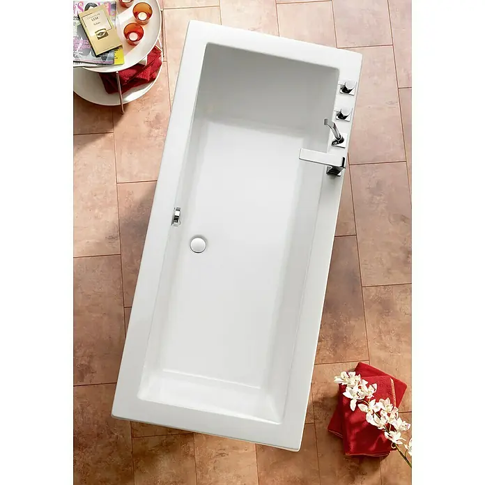 Ottofond Badewanne Atlas - 170 x 75 cm, Sanitäracryl, Weiß - Das Bild zeigt eine elegante, rechteckige Badewanne in Weiß mit Armaturen, ideal für ein modernes Badezimmerdesign.