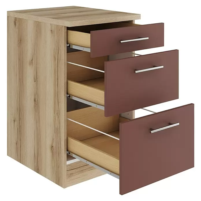 Optifit Bari407 Unterschrank - 60 x 50 x 84,8 cm, Rostrot, Mit 1 Schubkasten und 2 Auszügen - Holzschrank mit drei braunen Schubladen, teilweise offen, zeigt helles Holzinterieur und Metallschienen.