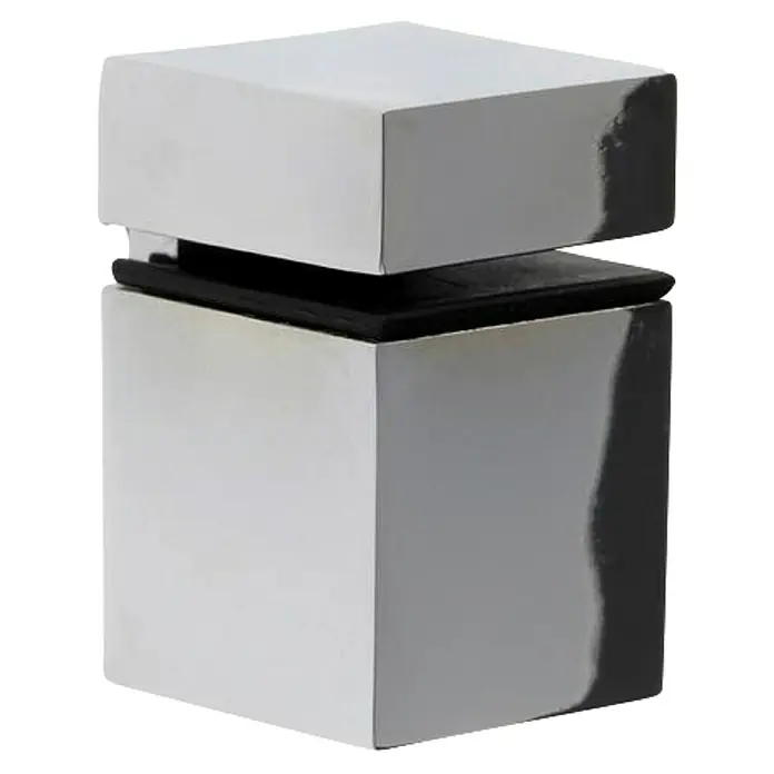 Rei Soporte de pared para estantes 2440 - Carga soportada: 20 kg, Apto para: Estantes, Cromo, Resplandeciente, 2 ud. - Primer plano de un moderno frasco de perfume plateado con forma cúbica y superficie reflectante.