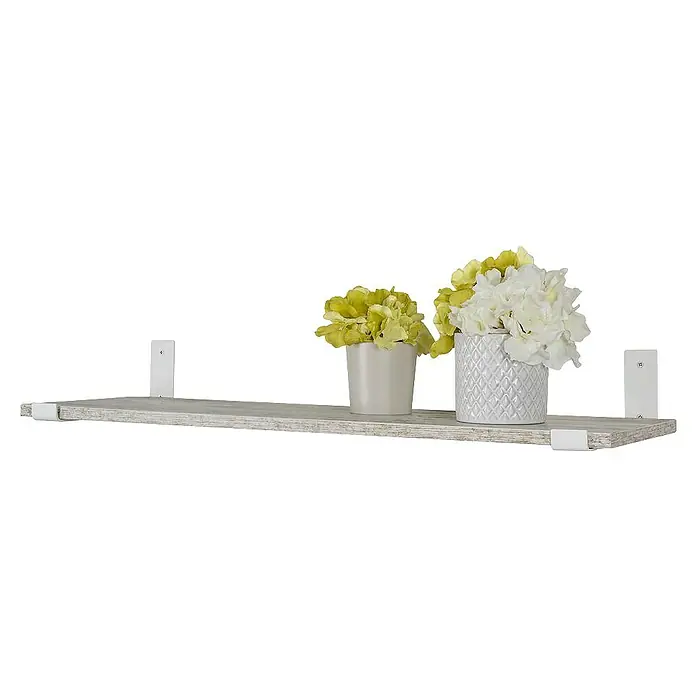 Rei Escuadra de pared lineal - L x An x Al: 211 x 40 x 103 mm, Carga soportada: 25 kg, Blanco - Un estante flotante de madera erosionada con soportes blancos sostiene dos jarrones decorativos llenos de flores amarillas y blancas.