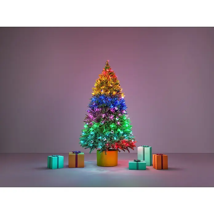 WiZ Guirnalda LED inteligente WiFi - Para interior, 20 m, Color de luz: Multicolor, 160 ud. - Árbol de Navidad colorido con regalos. El árbol está decorado con luces vibrantes creando un ambiente festivo.