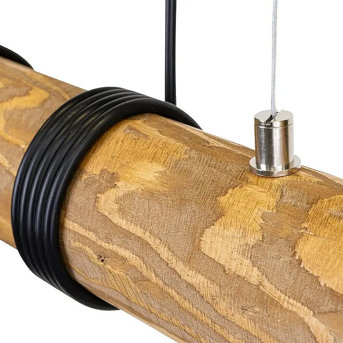 Pendelleuchte Towny - 240 W, B x L: 70 x 140 cm, Schwarz, E27 - Detailaufnahme einer Holzlampe mit schwarzen Gummi-Akzenten und einem silbernen Aufhänger.