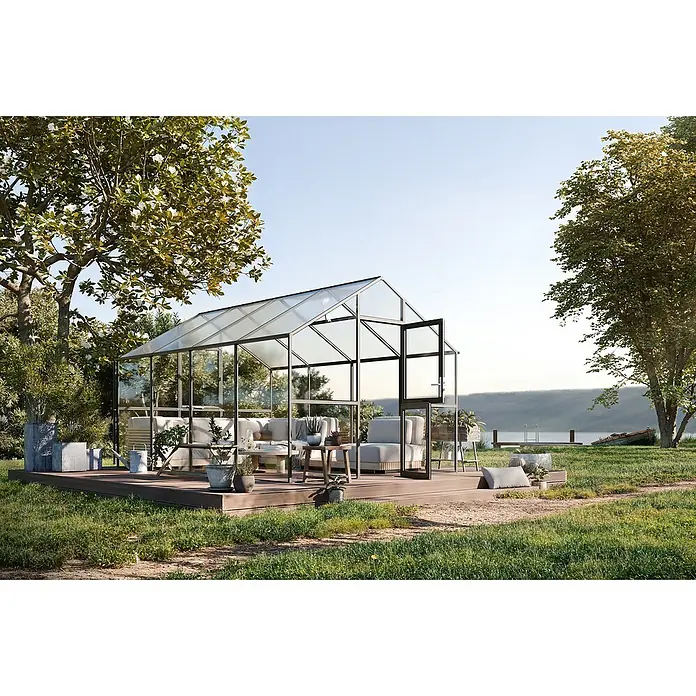 KGT Gewächshaus Ortasia IV - Außenmaß inkl. Dachüberstand (B x T): 297 x 429 cm, Material Seitenwand: Glas, 4 mm, Anthrazit-Grau - Glashaus mit Sitzgelegenheiten auf Holzterrasse im Garten. Das Glashaus bietet einen gemütlichen Raum im Freien.