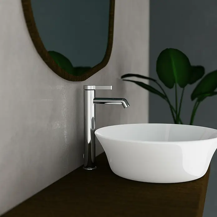 Camargue Waschtischarmatur Signo - Höhe: 30 cm, Chrom, Glänzend - Moderne Waschtischarmatur mit stilvollem Aufsatzwaschbecken in einem eleganten Badezimmer.