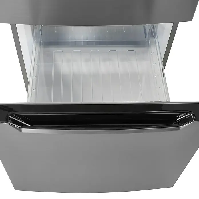 Wolkenstein Kühl-Gefrierkombination FD351.4A NF IX - Nutzinhalt Gesamt: 320 l, 68,5 x 63,5 x 185,5 cm, Inox - Nahaufnahme einer Kühlschrank-Gefrierschublade mit transparentem Einsatz. Praktische Aufbewahrung für Lebensmittel im Kühlgerät.
