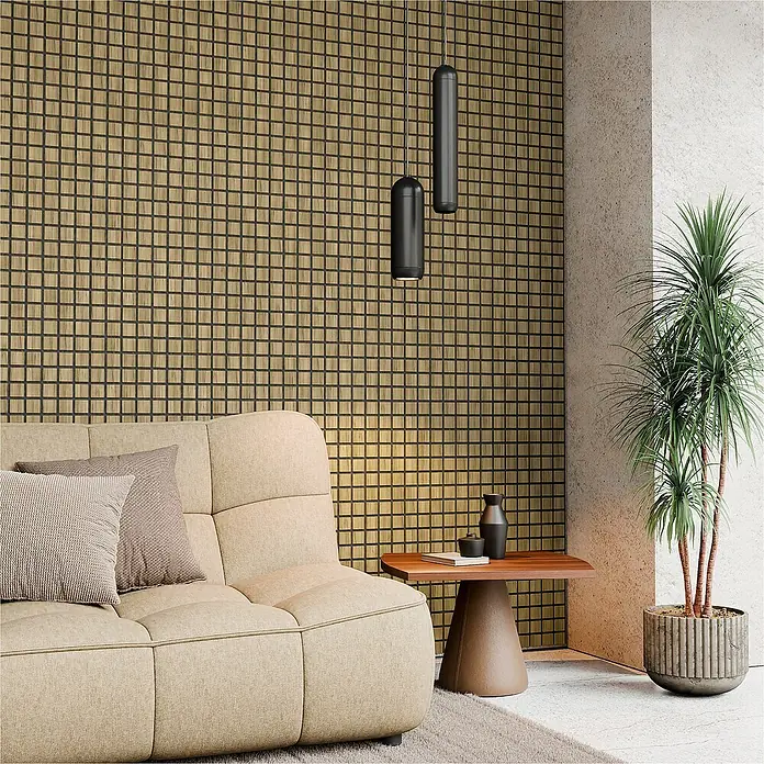 acous Akustikpaneel Blockbuster - Eiche hellbraun, L x B x S: 610 x 610 x 10,3 mm, 4 Stk. - Elegantes Wohnzimmer mit beigem Sofa, Holzwandpaneelen und stilvoller Beleuchtung. Zimmerpflanze und Beistelltisch ergänzen das Ambiente.