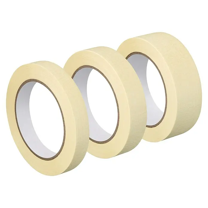 Pack cintas de enmascarar - 3 ud., 18 mm x 40 m - Tres rollos de cinta de enmascarar beige claro, ideales para cubrir y pintar, sobre un fondo negro. Líneas precisas y resultados limpios garantizados.