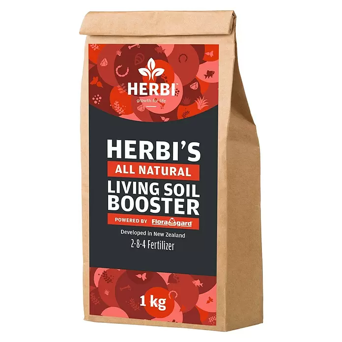 Herbi Universaldünger All Natural Living Soil Booster - 1 kg - Braune Papiertüte Herbi's 1kg 2-8-4 Living Soil Booster Dünger mit rot-dunkelgrauem Etikett.
