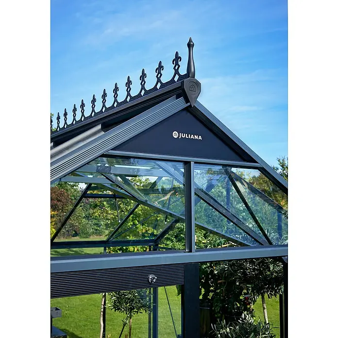 Juliana Gewächshaus Orangerie - Außenmaß inkl. Dachüberstand (B x T): 439 x 373 cm, Material Seitenwand: Glas, 3 mm, Anthrazit/Schwarz - Nahaufnahme des Juliana Gewächshauses mit elegantem Design und hochwertigen Materialien für den anspruchsvollen Gärtner.