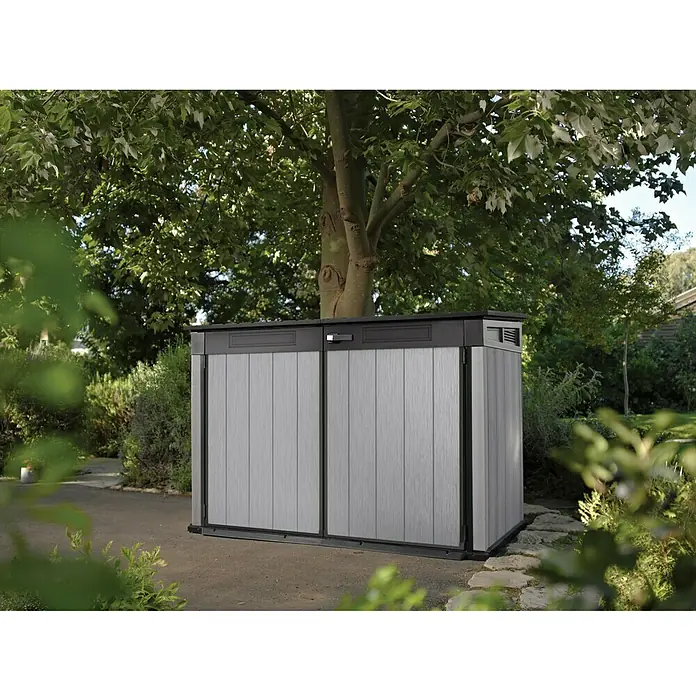 Keter Truhe Grande Store - Außenmaß inkl. Dachüberstand (B x T): 191 x 109 cm, Kunststoff, Grau, Geeignet für Anzahl Mülltonnen: 3 Stk. - Ein grauer Gartenschrank mit schwarzem Rahmen steht im Freien, ideal zur Aufbewahrung von Gartengeräten und -zubehör.