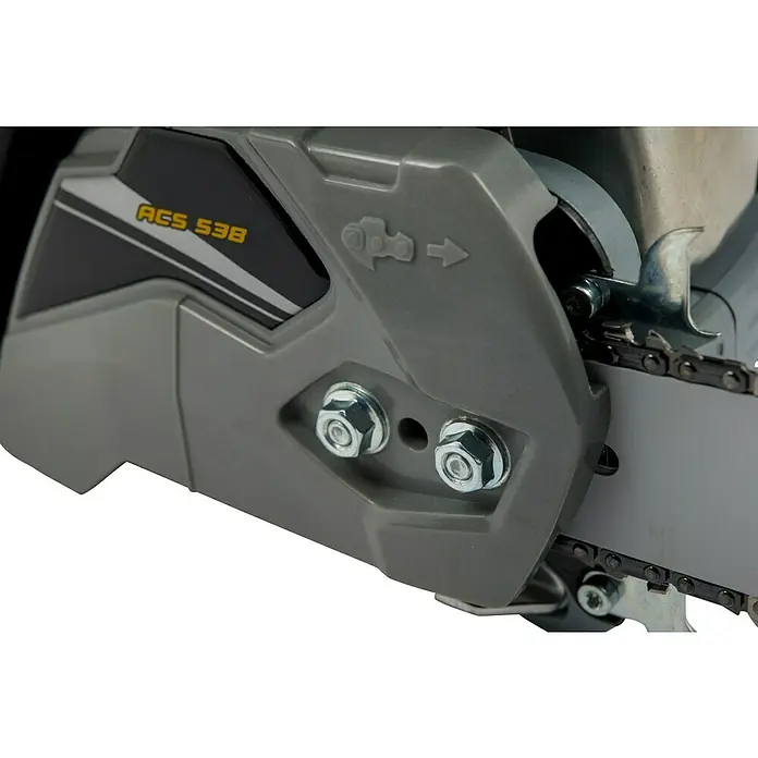 Alpina Motosierra de gasolina ACS 538 - 1,6 kW, 38,5 cm³, Longitud de la cuchilla: 35 cm - Primer plano de una motosierra que detalla la construcción y presenta el modelo AGS 538.