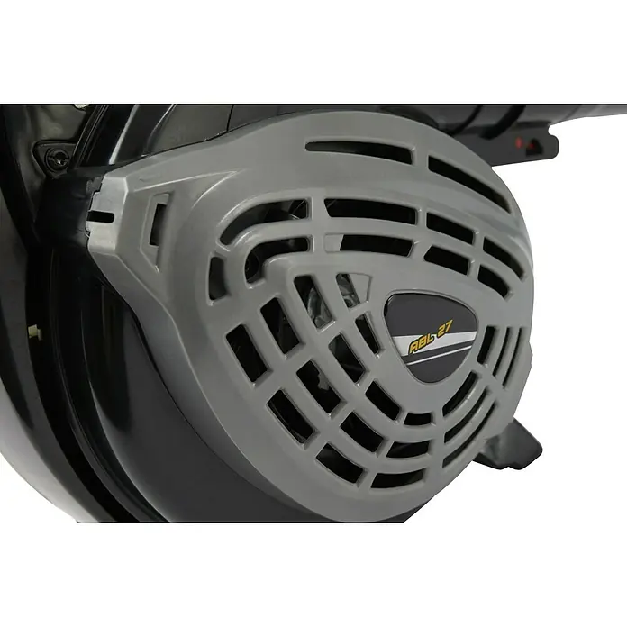 Alpina Soplador de hojas de gasolina ABL 27 - 0,8 kW, Velocidad de soplado: 259 km/h, 27,6 cm³ - Primer plano de un soplador de hojas Ryobi RBL27 gris con detalles en negro.