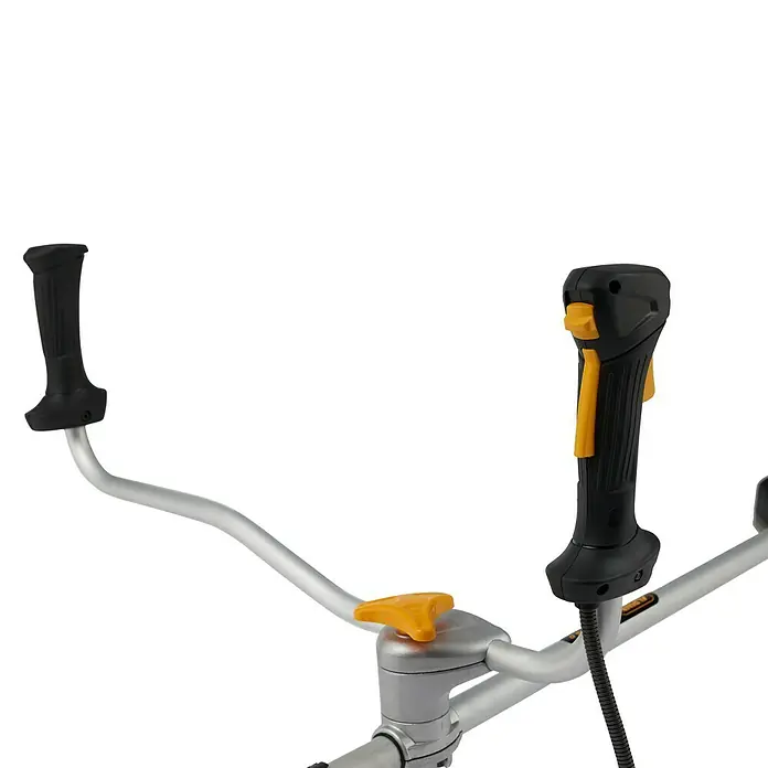 Alpina Desbrozadora de gasolina ABR45D - 1,5 kW, 44,8 cm³, Ancho de corte hilo: 45 cm, Ancho de corte cuchilla: 25,5 cm - Primer plano de los controles de una desbrozadora, con manijas y detalles amarillos.