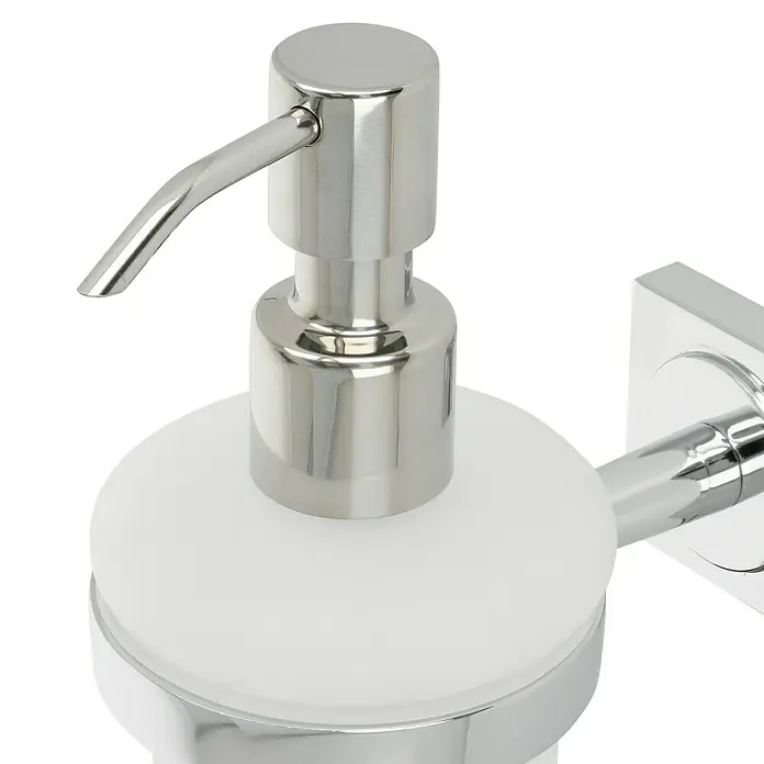Camargue Cannes Seifenspender - Mit Halterung, Chrom, Glänzend - Nahaufnahme eines eleganten Seifenspenders mit Chromfinish und mattweißen Akzenten, der modernes Baddesign unterstreicht.