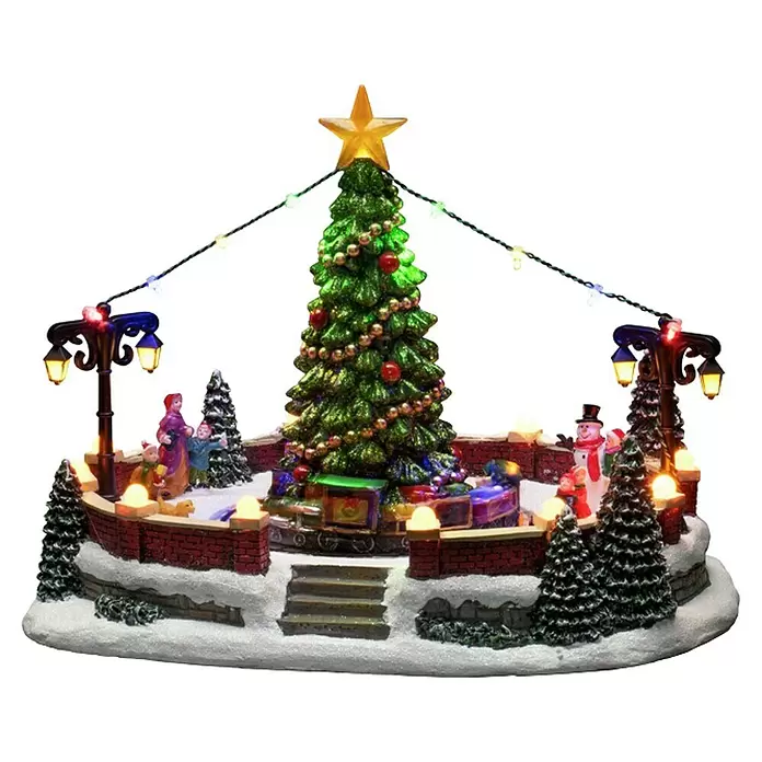 Konstsmide LED-Weihnachtsdorf Dorfplatz mit Musik - Bunt, 31,5 x 19 x 21 cm, LED, Batteriebetrieben - Detaillierte Weihnachtsdorf-Szene mit sternenbekröntem Baum, Lichterketten, Figuren, Laternen und Zug in Schneelandschaft.