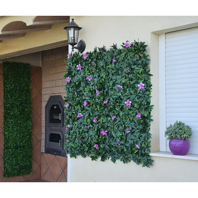 Jardín vertical Malva - Plástico, L x An: 50 x 50 cm - Panel de pared verde decorativo con delicadas flores rosas, aportando un toque de naturaleza a cualquier espacio exterior. Mejora paredes y fachadas.
