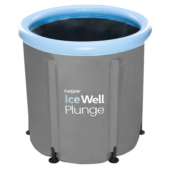 Funsicle Eistonne - Ø x H: 76 x 76 cm, Grau, 303 l - Das FunSicle Ice Well Plunge, ein graues, rundes Tauchbecken mit blauem Rand, ideal für die Eisbadetherapie zu Hause.