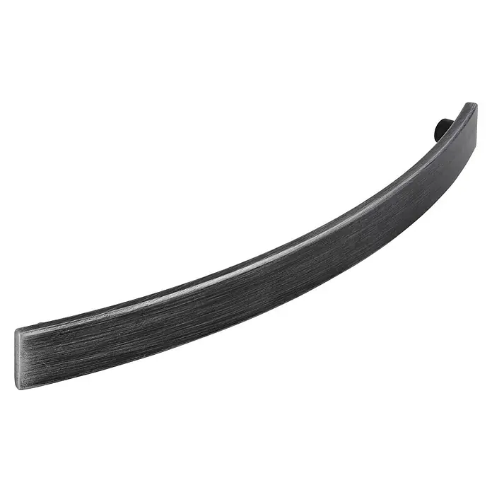 Siro Möbelgriff Möbelgriff 2084 - L x B x H: 15 x 180 x 25 mm, Dunkelgrau, Typ Möbelgriff: Bügel - Nahaufnahme eines gebogenen, silberfarbenen Möbelgriffs mit einer dezenten Textur auf einem schwarzen Hintergrund.