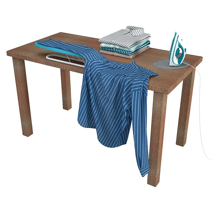 Ärmel-Bügelbrett Sleeve Board - 51 x 12 cm - Bügeleisen und Kleidung auf einem Tisch, bereit zum Bügeln. Ordentlich gestapelte Hemden und ein blaues Hemd zum Bearbeiten.