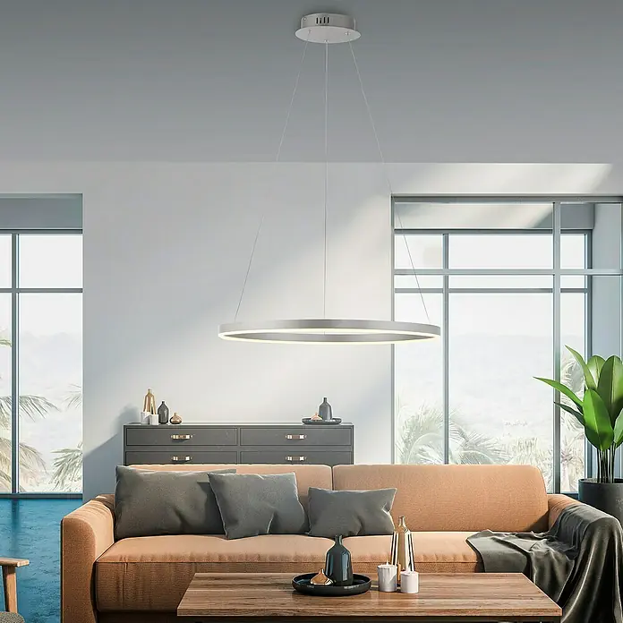 Just Light Ritus Lámpara colgante LED redonda - 28 W, Plata, Blanco cálido - Esta imagen muestra una moderna lámpara colgante LED circular en un salón elegante. Proporciona una iluminación cálida y crea un ambiente acogedor.