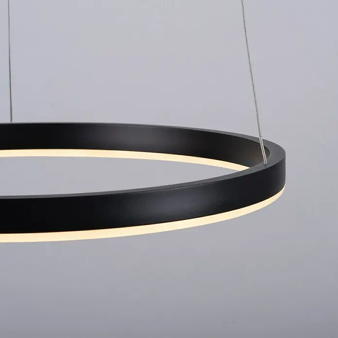 Just Light Ritus Lámpara colgante LED redonda - 20 W, Antracita, Blanco cálido - Primer plano de una lámpara colgante LED circular moderna con marco negro e iluminación suave para interiores elegantes.
