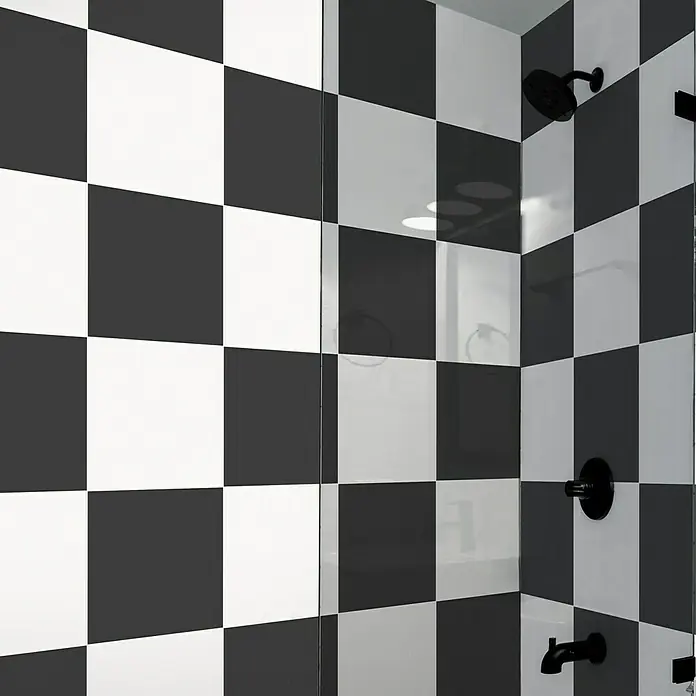 Feinsteinzeugfliese Barcelona Negro - 24,8 x 24,8 cm, Schwarz, Matt - Nahaufnahme einer Duschkabine mit Schachbrettmuster, die ein luxuriöses, modernes Design mit schwarzen Armaturen und klaren Glasakzenten zeigt.