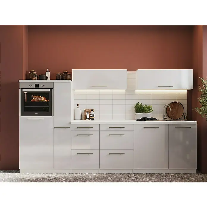Respekta Premium Inselküche RP310IWWCBO - Breite: 310 cm, Weiß, Mit Elektrogeräten - Ein modernes Kücheninterieur mit weißen Schränken, einem eingebauten Backofen und einer minimalistischen Ästhetik.