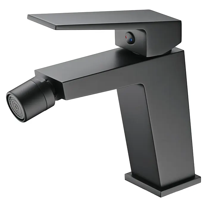 Camargue Adriatic Grifo monomando de bidé - Color - Primer plano de un elegante grifo de bidé negro con un diseño moderno, perfecto para baños con estilo.