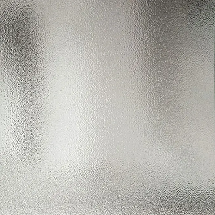 Panto Nebeneingangstür NET 511 - 88 x 200 cm, DIN Anschlag: Rechts - Nahaufnahme einer strukturierten Glasoberfläche, ideal für Hintergründe oder zur Darstellung von Texturen.