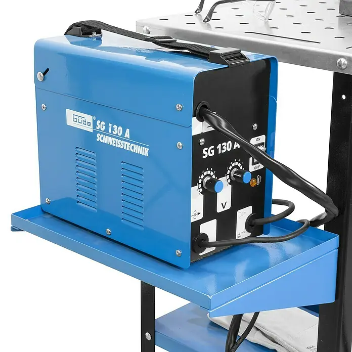 Güde Schweißtisch MST 915 PLUS - L x B: 760 x 500 mm - Güde SG 130 A Schweißgerät, ein kompaktes und leistungsstarkes Werkzeug für Schweißarbeiten, ideal für Heimwerker und Profis.
