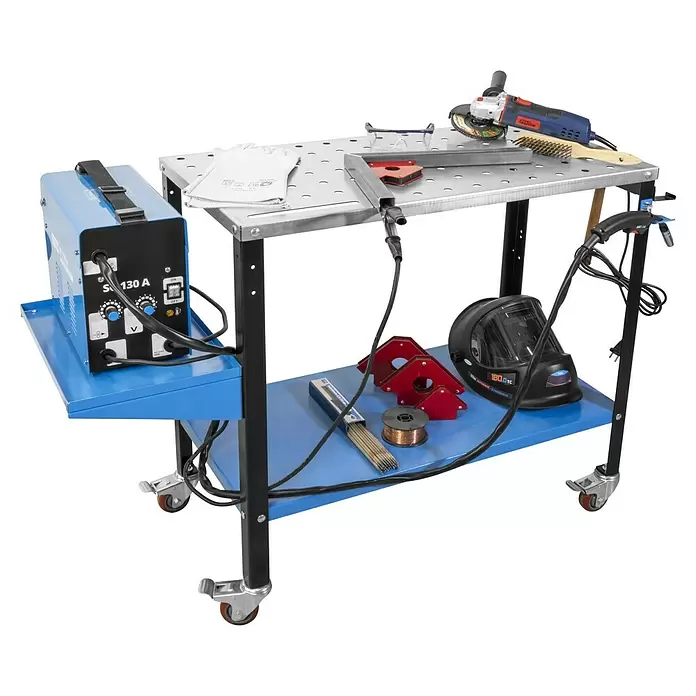 Güde Schweißtisch MST 915 PLUS - L x B: 760 x 500 mm - Blauer und silberner Schweißwagen mit Schweißgerät, Helm, Winkelschleifer und Schweißzubehör auf zwei Ablagen.