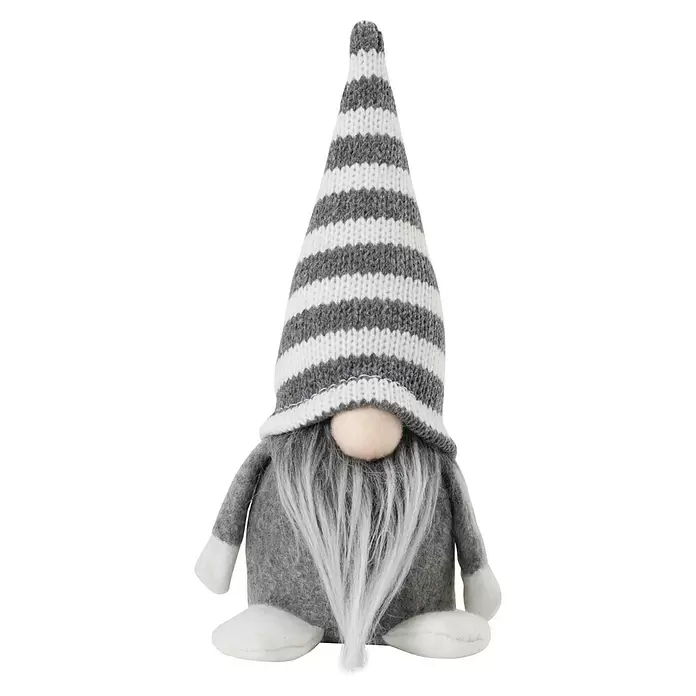 Dekofigur Mini Wichtel - L x B x H: 7,7 x 6,7 x 18 cm, Textil, Weihnachtswichtel - Ein Dekognom mit grau-weiß gestreifter Strickmütze, grauem Filzkörper, langem weißem Bart und hellrosa Nase.