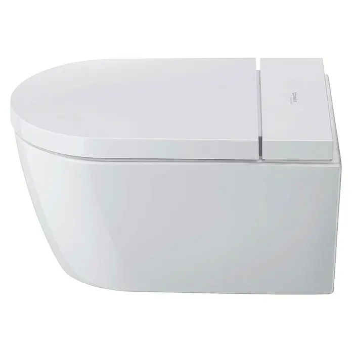 Duravit Wand-Dusch-WC-Set Starck Plus Compact - Spülrandlos, Mit antibakterieller Glasur, Spülform: Tief, WC Abgang: Waagerecht, Weiß - Nahaufnahme einer weißen, wandhängenden Duravit Toilette mit eckigem Spülkasten und abgerundetem Sitz. Stilvolles Badezimmerdesign.