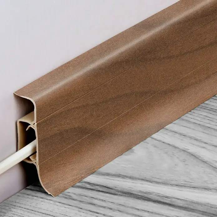 LOGOCLIC Sockelleiste - 250 cm x 22,5 mm x 50 mm, Nussbaum - Stilvolle Sockelleiste in Holzoptik mit integriertem Kabelkanal, ideal für eine ordentliche und ästhetische Raumgestaltung.