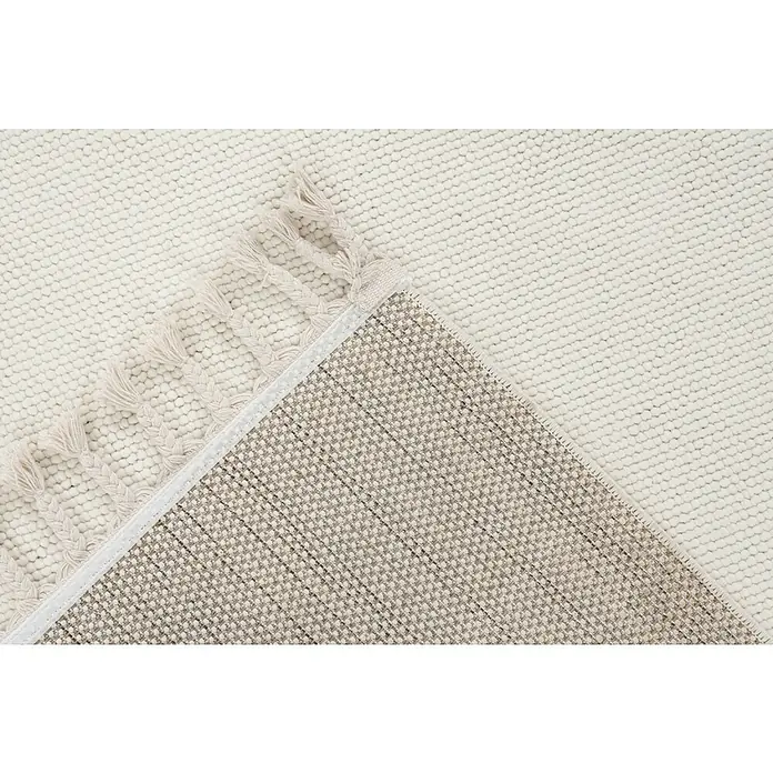 Fransenteppich Tunis 400 - Ivory, 150 x 80 cm, 100 % Polyester - Detailansicht eines weißen Teppichs mit Fransen, der die Textur und Verarbeitung hervorhebt.