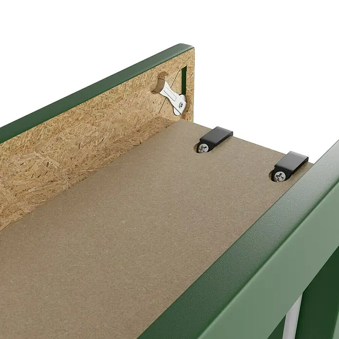 GetaDoor Getalit Türzarge FM8237 - 735 x 1.985 mm, Wandstärke: 185 mm, DIN Anschlag: Rechts, Edeltanne - Nahaufnahme eines grünen Schrankes mit Beschlägen und Schrauben zur Befestigung des Regals. Detailaufnahme von Möbelbeschlägen.