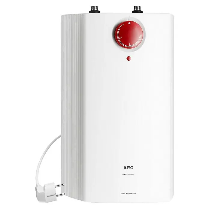 AEG Warmwasserspeicher Huz 5 Drop Stop - 5 l, Temperaturbereich: 35 °C - 85 °C, Untertischmontage - Abbildung eines AEG ÖKO Drop Stop Durchlauferhitzers, der an die Wand montiert ist und über einen roten Drehknopf zur Temperatureinstellung verfügt.
