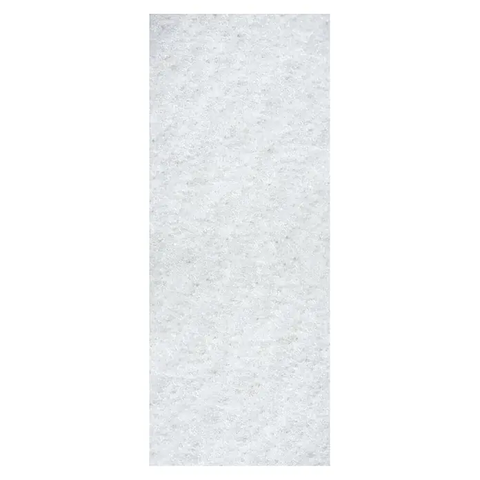 Bügeltischbezug Bügeltischpolster - Passend für: Alle Bügeltische/Bügelbretter bis 140 x 45 cm - Nahaufnahme einer weichen, weißen Oberfläche, die an Stoff oder Watte erinnert und eine sanfte, textile Beschaffenheit zeigt.