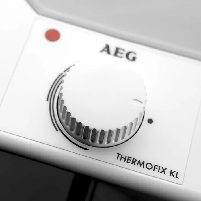 AEG Kochendwassergerät Thermofix KL - 5 l, 2.000 W, 35 °C - 100 °C - Nahaufnahme eines AEG Thermofix KL mit einem Drehknopf zur Temperaturregelung und einer roten Betriebsanzeige.