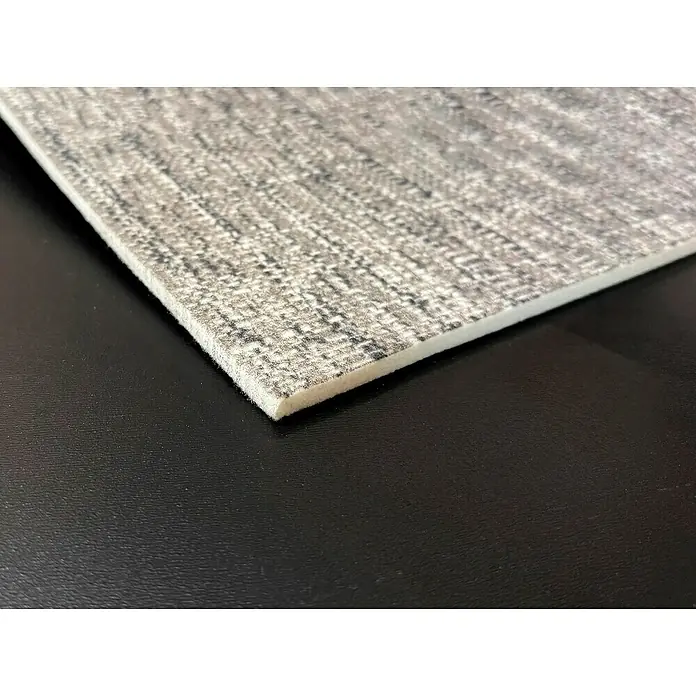 Bariperfil Panel acústico decorativo Acoustic Wall - 260 x 60 x 0,65 cm, Gris - Primer plano de un tablero de espuma gris texturizado, ideal para manualidades e insonorización con buenas propiedades de amortiguación.