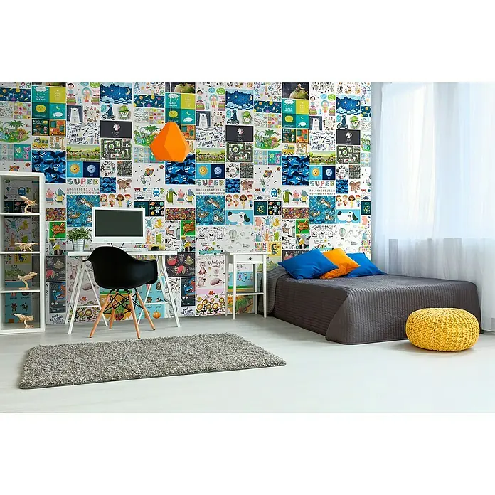 Bariperfil Panel acústico decorativo Acoustic Wall - 260 x 60 x 0,65 cm, Multicolor - Habitación infantil con un papel pintado de patrones coloridos, un escritorio con un ordenador y una cama con cojines amarillos y un puf.