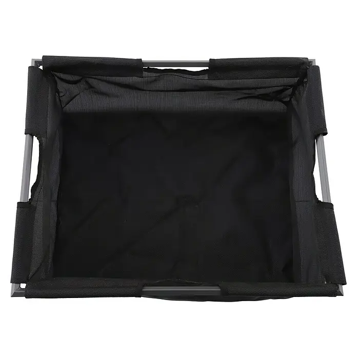 Sunfun Lumar Korb für Kissenbox - L x B x H: 66,5 x 54,5 x 25 cm, Night-Grey - Abbildung einer leeren, zusammenklappbaren schwarzen Wäschetruhe mit stabilen Metallrahmen, ideal für den Transport von Wäsche oder als Aufbewahrungsbehälter.