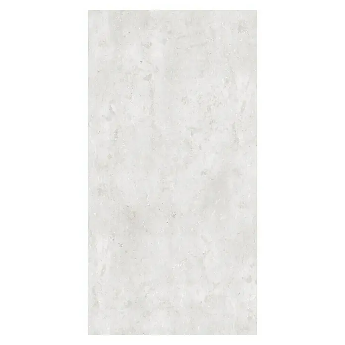 LOGOCLIC Umleimer Elementa+ K754 - Titania Grey, 200 cm x 3,2 mm - Nahaufnahme einer Fliesenoberfläche in hellem Grau mit subtilen Maserungen, ideal für moderne Raumgestaltungen.\n