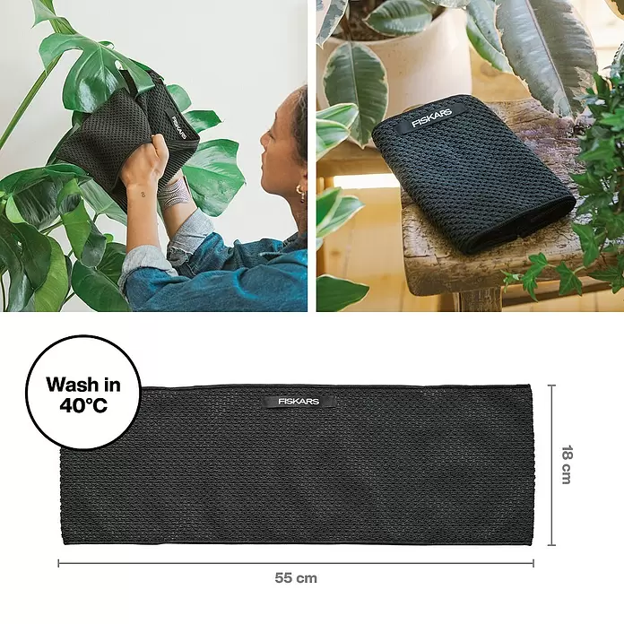Fiskars Staubtuch für Zimmerpflanzen - Polyester, B x L: 18 x 45 cm - Schwarzes, texturiertes Fiskars Pflanzenreinigungstuch, gezeigt beim Abwischen von Blättern, 55x18 cm und bei 40°C waschbar.