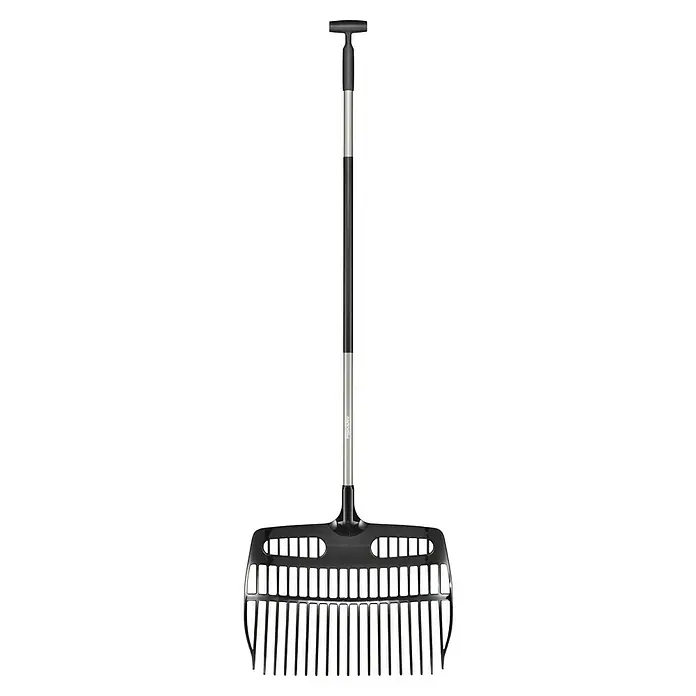 Fiskars Ergonomic Laubschaufel - Material Gerätekopf: Kunststoff, 1 Stk. - Das Bild zeigt einen Fiskars Light Laubrechen mit langem Griff und einem breiten Rechenkopf, ideal für die Gartenarbeit.