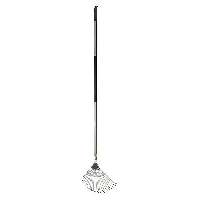 Fiskars Ergonomic Fächerbesen - Material Gerätekopf: Borstahl, 1 Stk. - Ein Laubrechen mit verstellbaren Zinken und einem Teleskopstiel, ideal für die Gartenarbeit, um Laub und Gartenabfälle effizient zu entfernen.